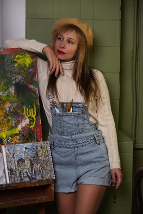 欧美背带牛仔短裤美女写真摄影图片